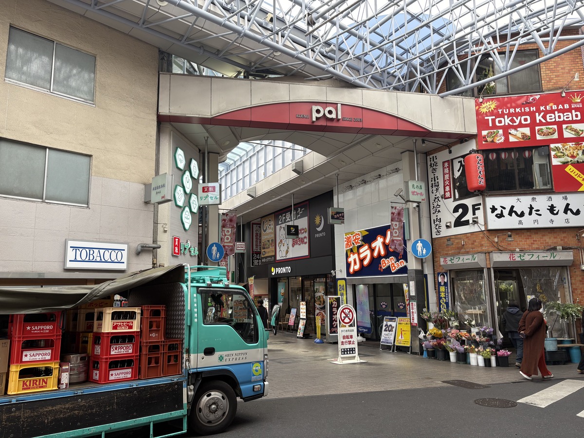 アーケード内を直進