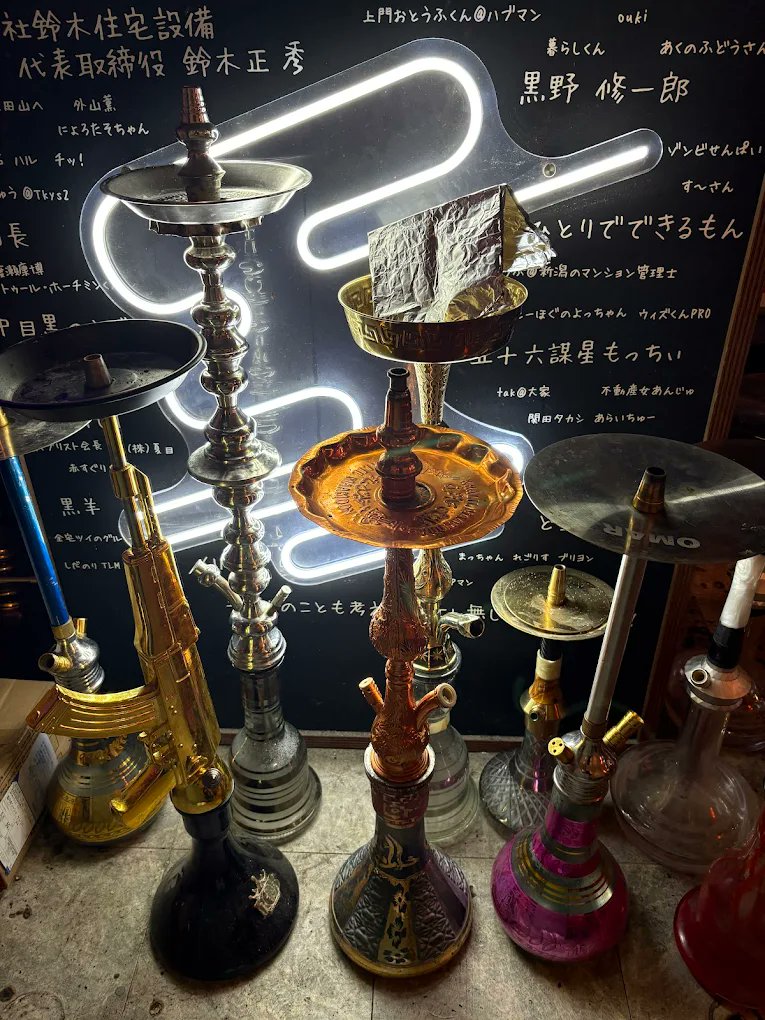 深夜の高円寺シーシャケムリバ店内 - 朝まで営業のチル空間